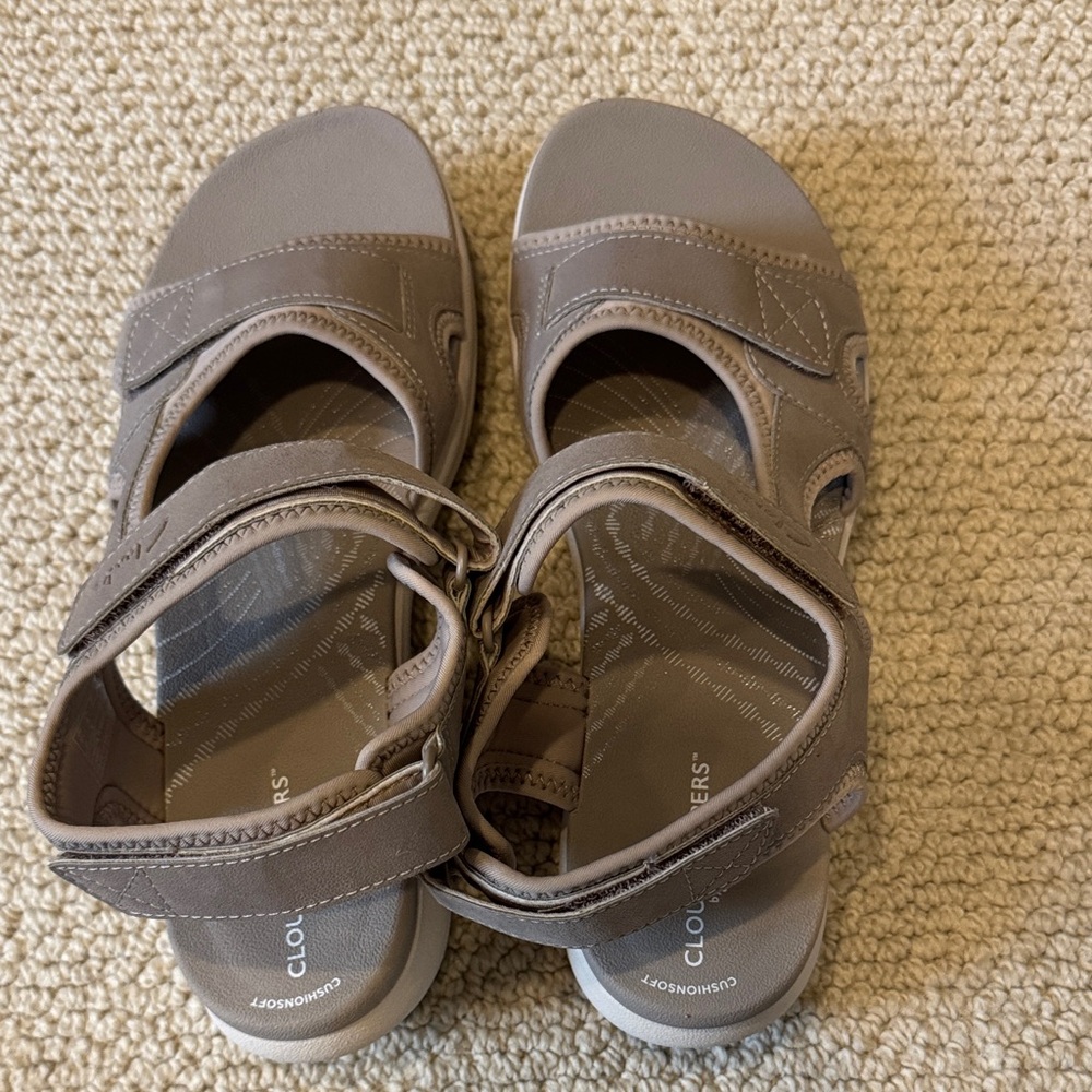 Clarks Women's Sandals - Taupe